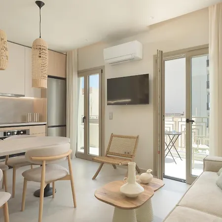 Infinity Suites, By Hellocrete Apartament