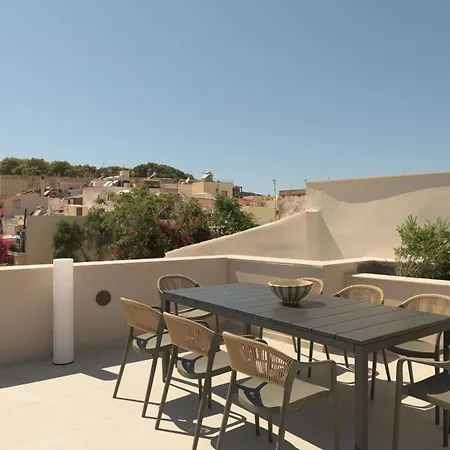 Infinity Suites, By Hellocrete Apartament *