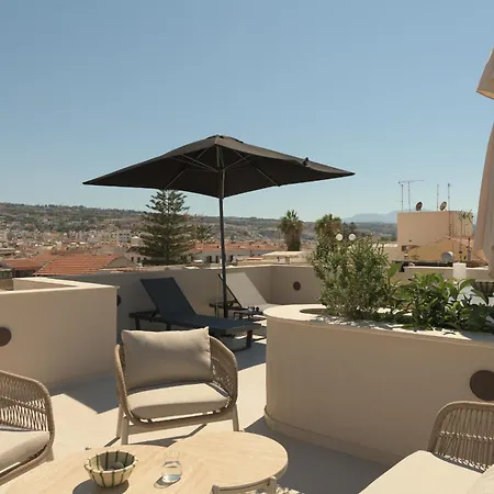 Infinity Suites, By Hellocrete Apartament